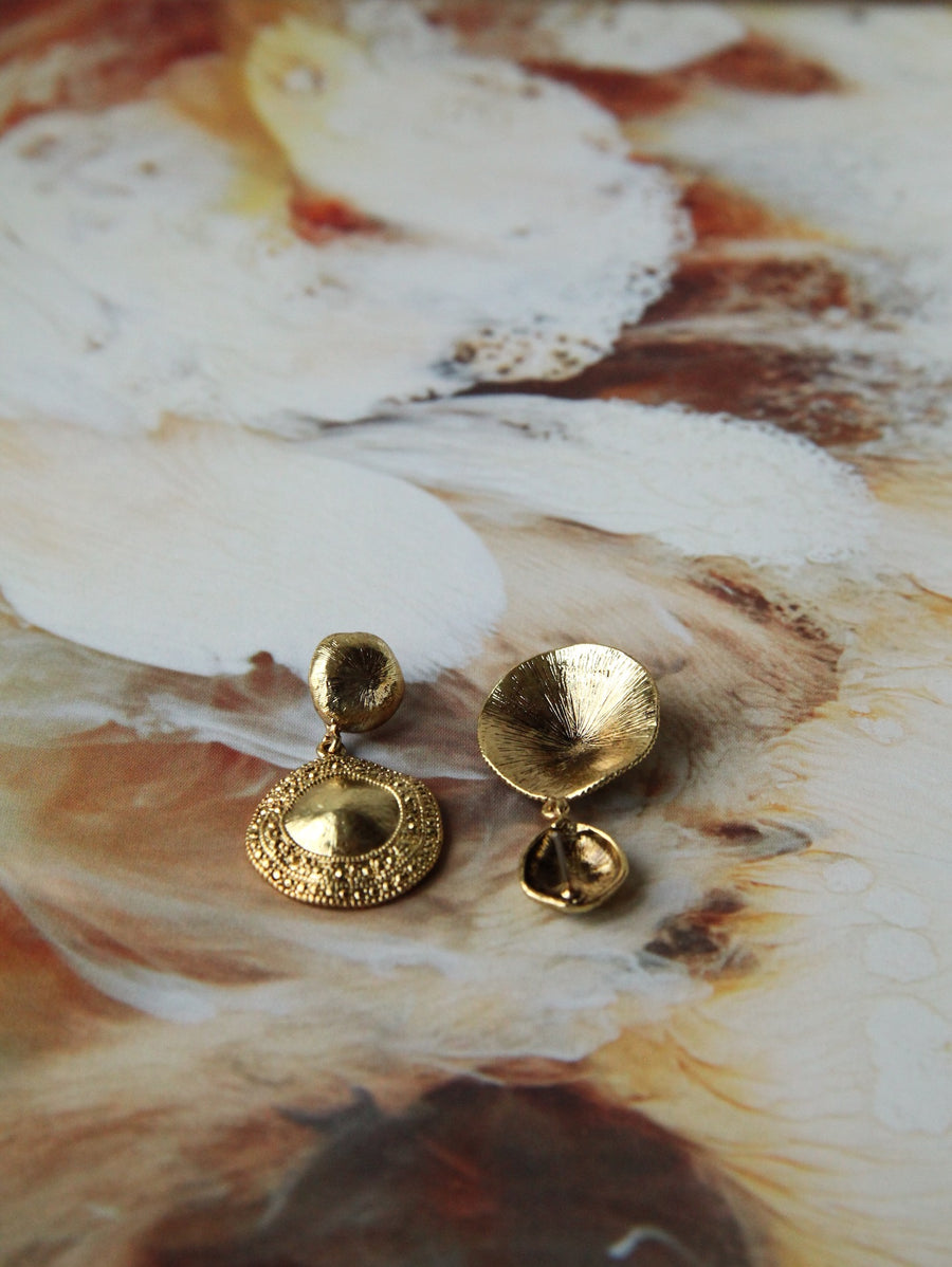 Vintage Finish Round Drop Earrings  ランダムに施されたヴィンテージ加工を施したデザインのドロップピアス。ゴールド